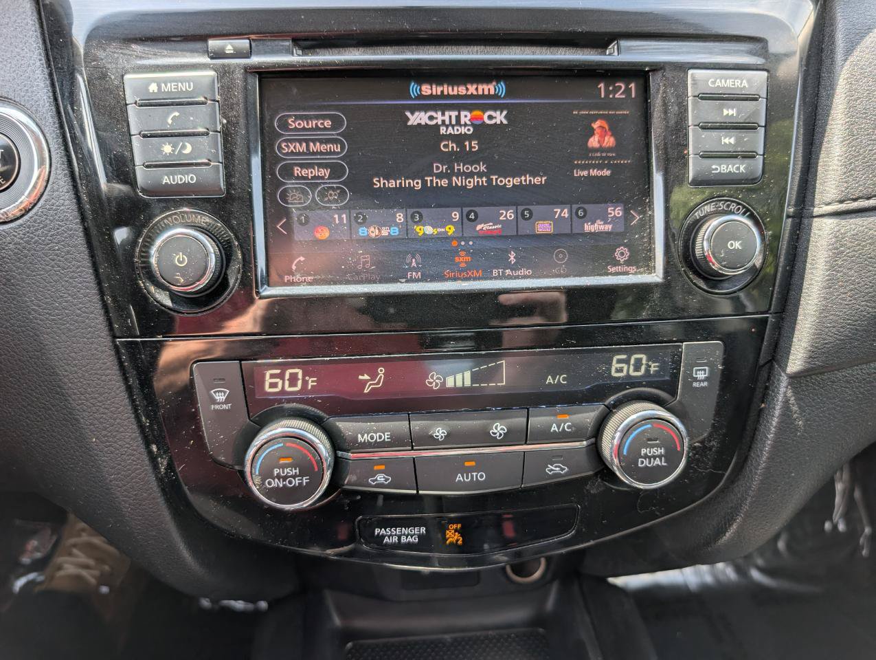 Used 2018 Nissan Rogue SV FWD image 25
