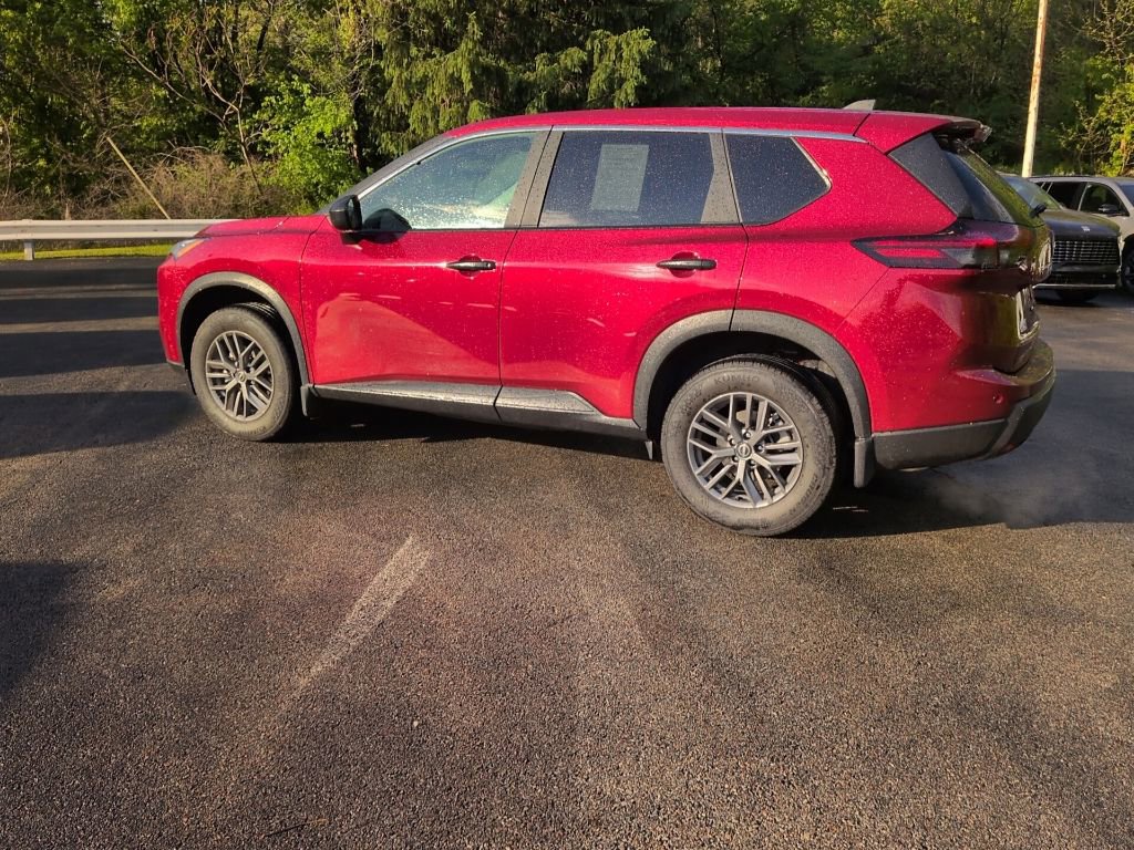 Used 2025 Nissan Rogue S AWD/4WD image 18