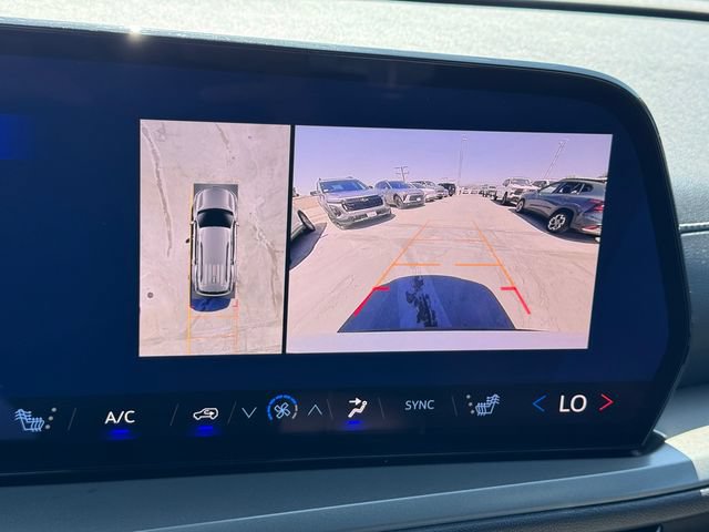 Certified 2026 Chevrolet Traverse LT w/ Driver Confidence Package FWD image 15