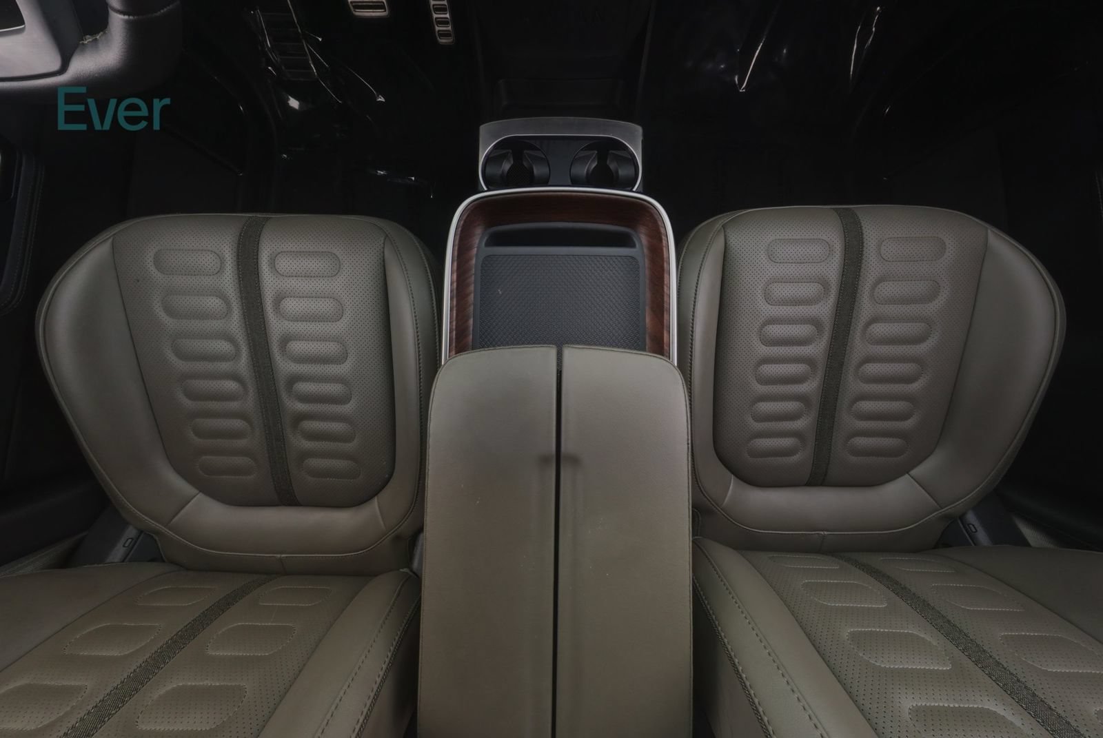 Used 2024 Rivian R1S Adventure AWD/4WD image 29