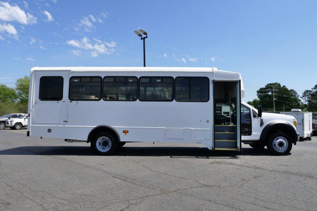 Used 2017 Ford F550 2WD Regular Cab Super Duty image 8