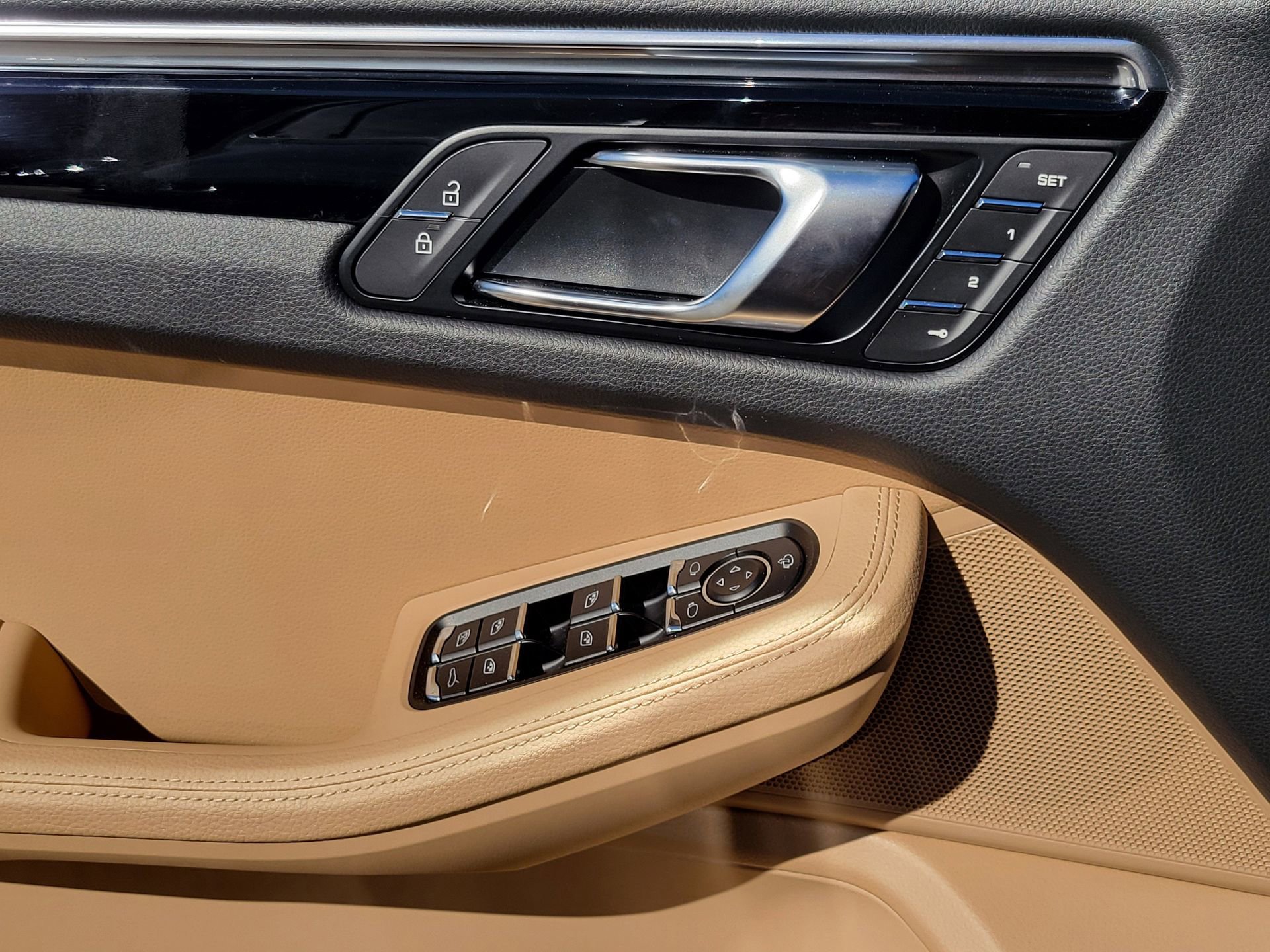 Used 2026 Porsche Macan image 25