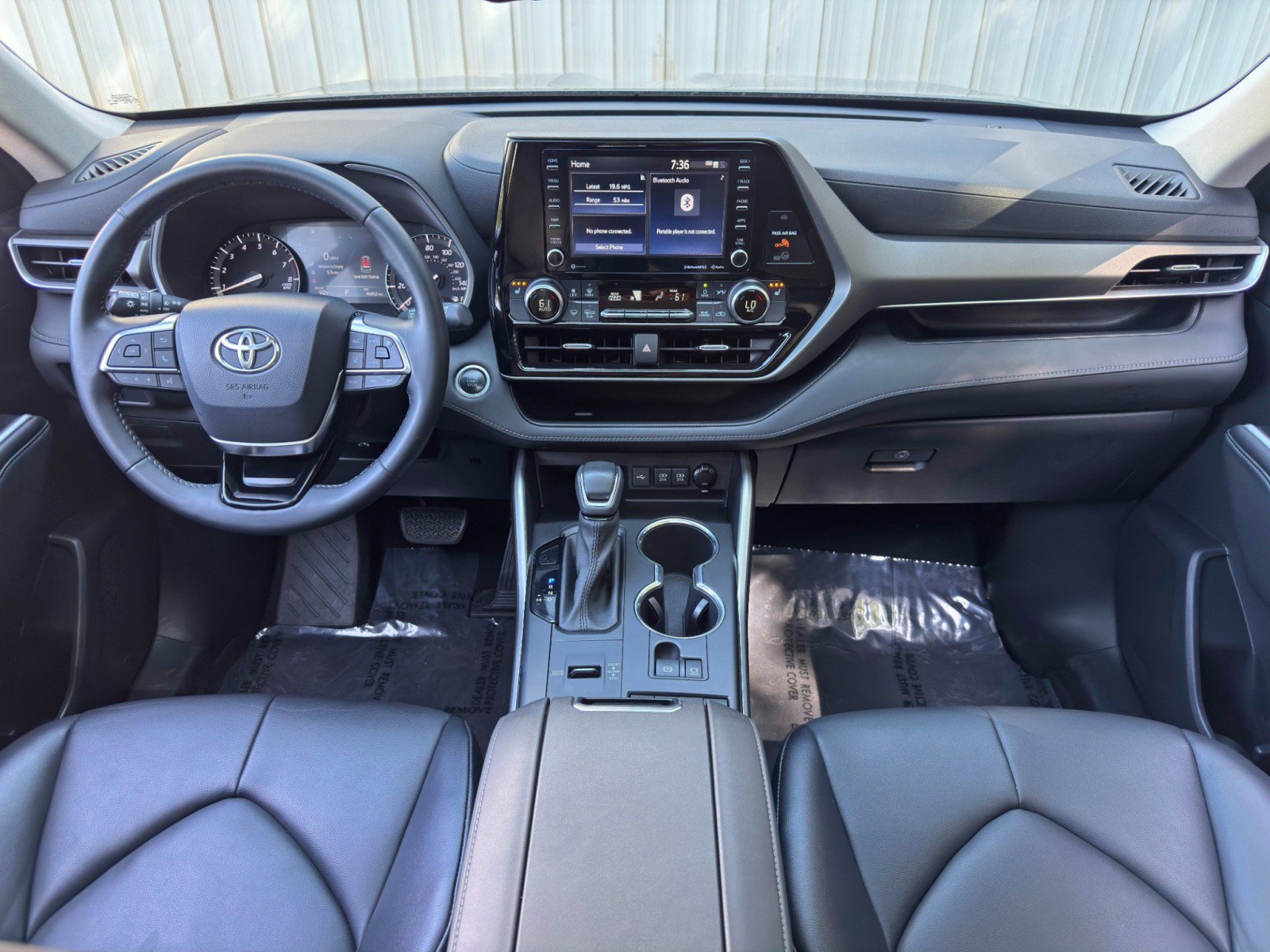 Used 2021 Toyota Highlander XLE FWD image 11