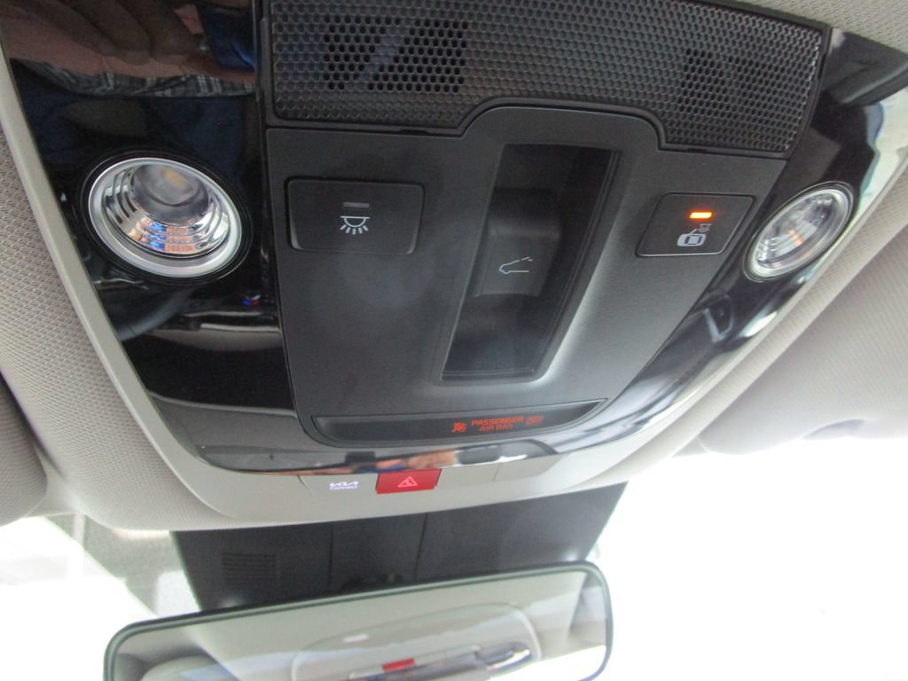 Used 2025 Kia Sorento S w/ Panoramic Sunroof Package FWD image 42