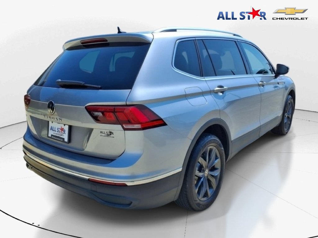 Used 2023 Volkswagen Tiguan SE w/ Panoramic Sunroof Package FWD image 6