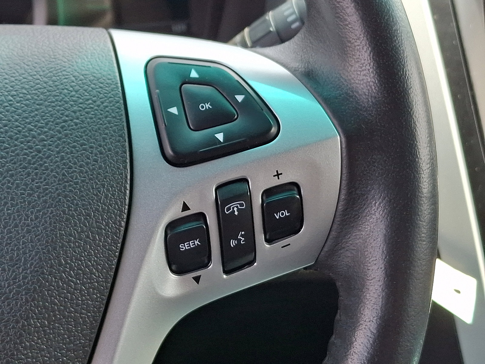 Used 2014 Ford Explorer XLT w/ Equipment Group 202A image 22