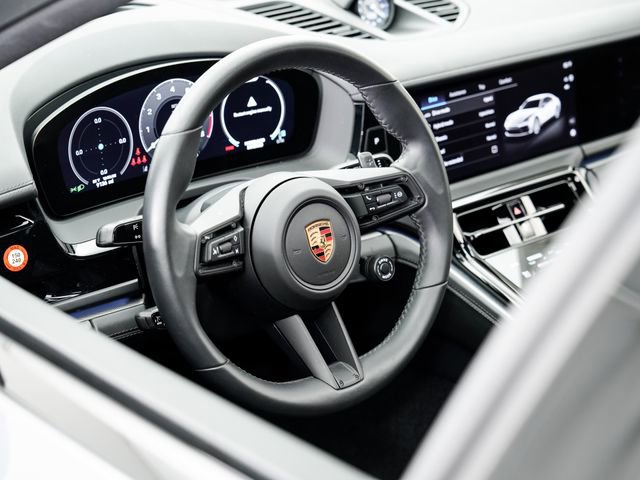 Certified 2025 Porsche Panamera 4 image 9