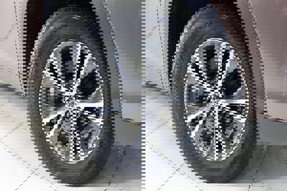 Used 2017 Toyota Highlander Plus image 12