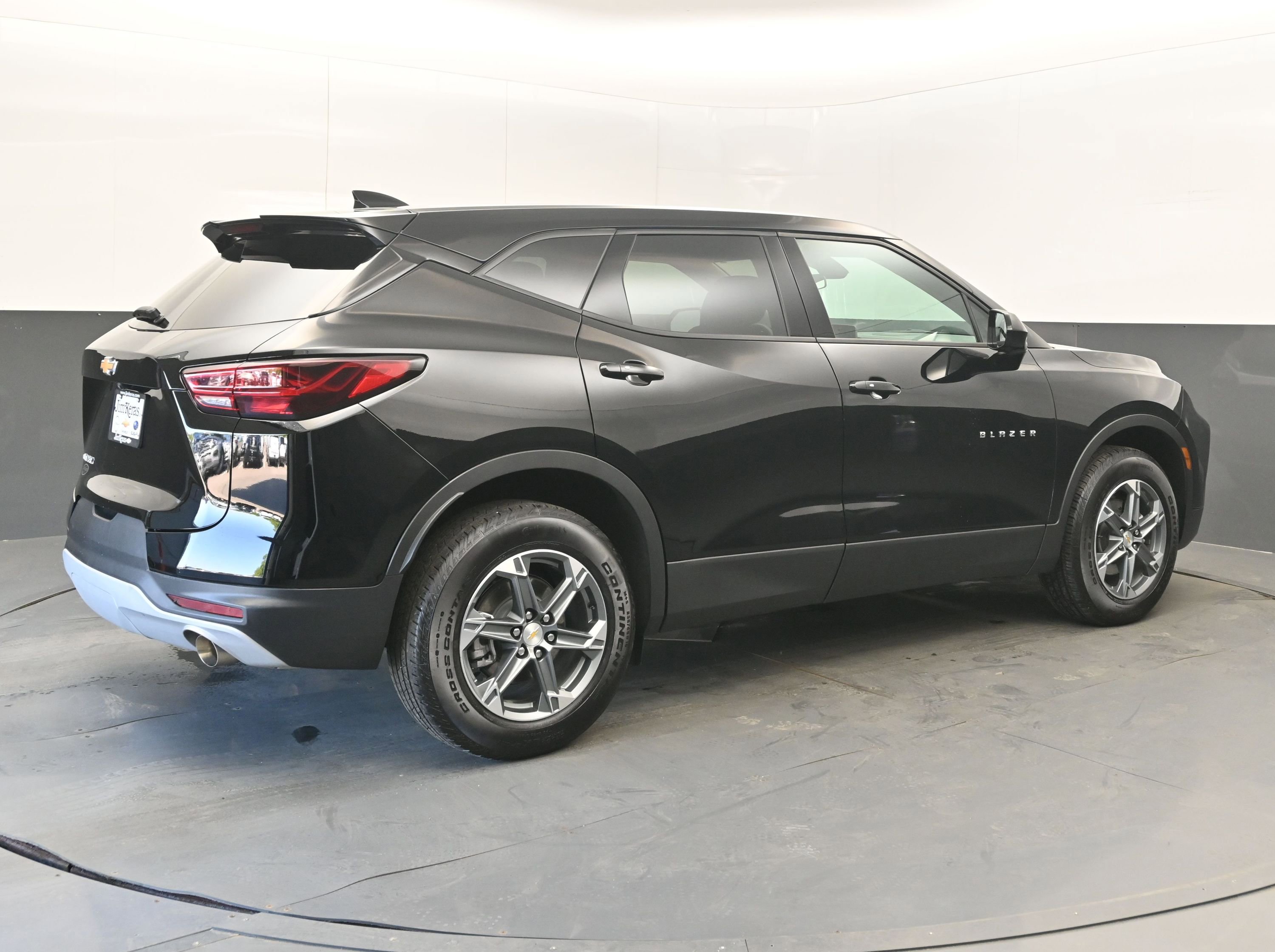 Used 2025 Chevrolet Blazer LT FWD image 9