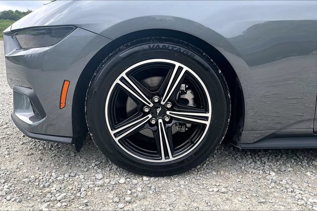 Used 2025 Ford Mustang Premium RWD image 8