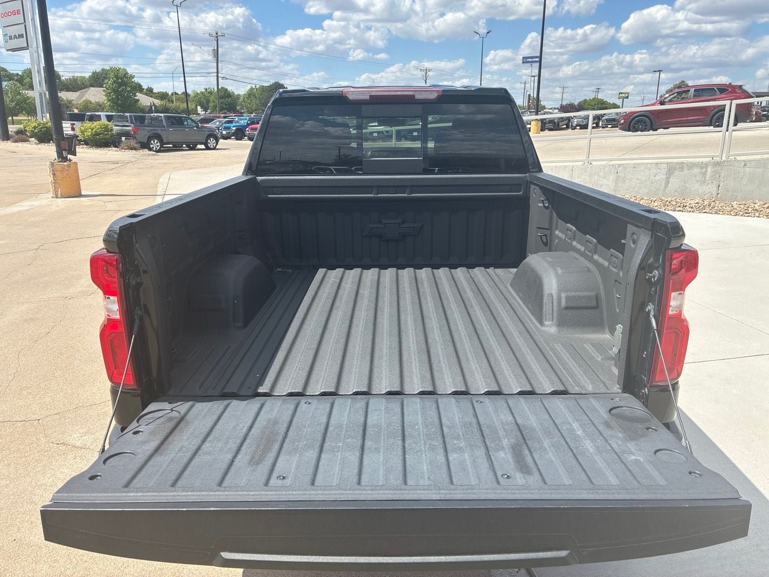 Used 2021 Chevrolet Silverado 1500 LT Trail Boss w/ Convenience Package II AWD/4WD image 5