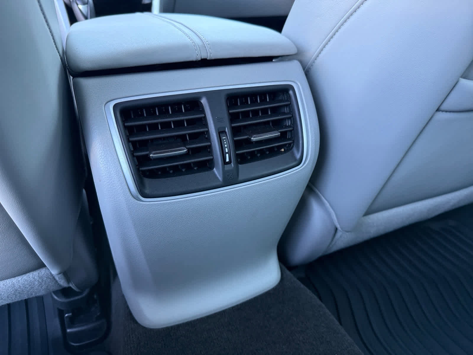 Used 2017 Acura TLX w/ Technology Package image 28