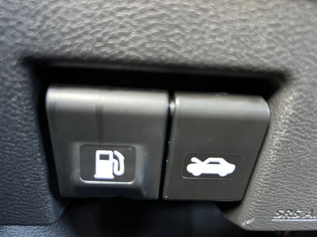 New 2025 Nissan Versa SR image 25