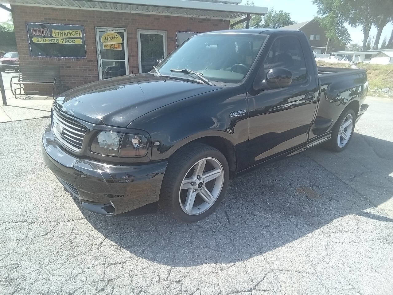 Used 2004 Ford F150 Lightning RWD image 2