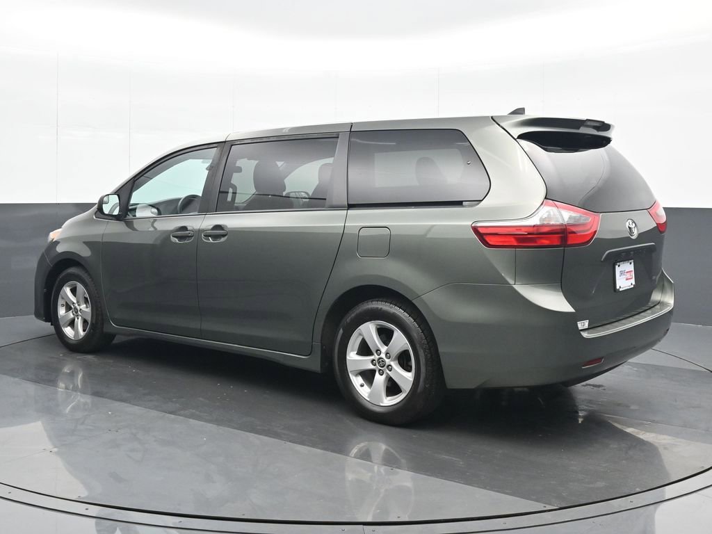 Used 2020 Toyota Sienna L image 4