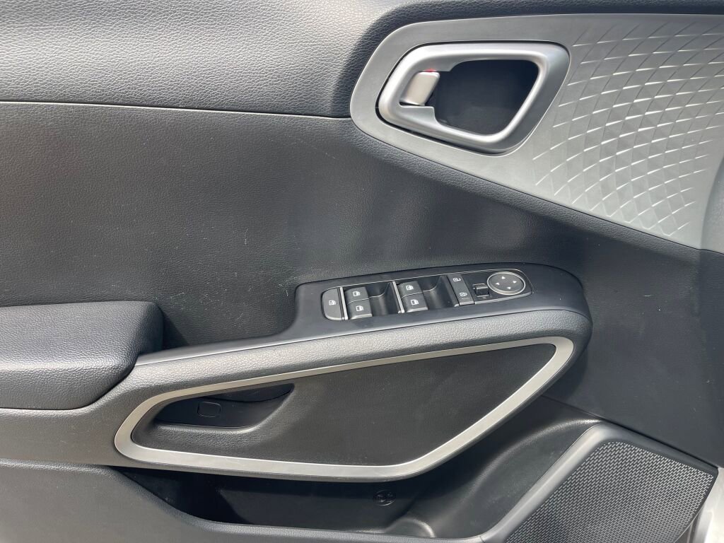 Used 2024 Kia Soul LX w/ Option Group 015 FWD image 7