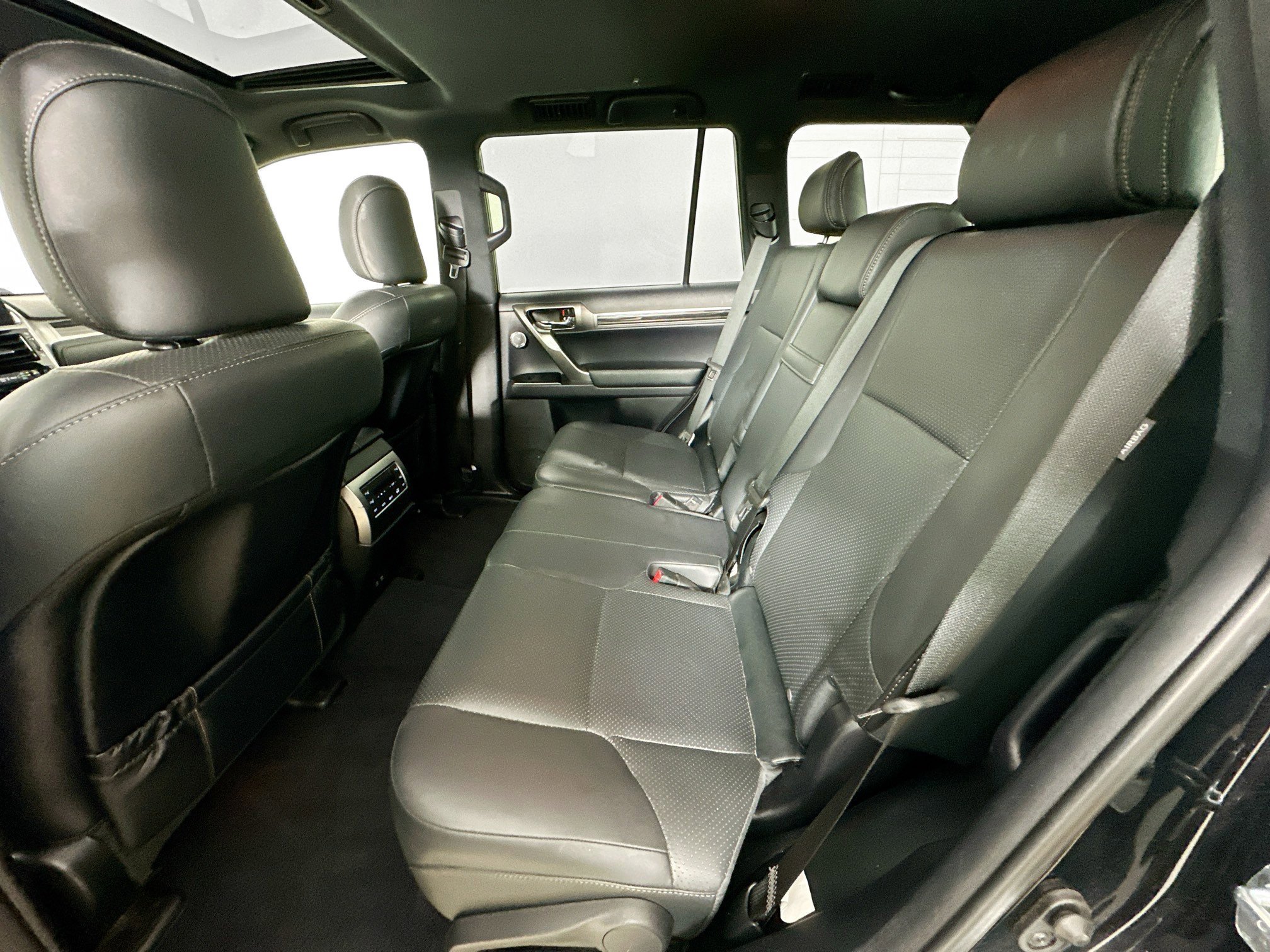 Used 2022 Lexus GX 460 Luxury w/ Accessory Package AWD/4WD image 32