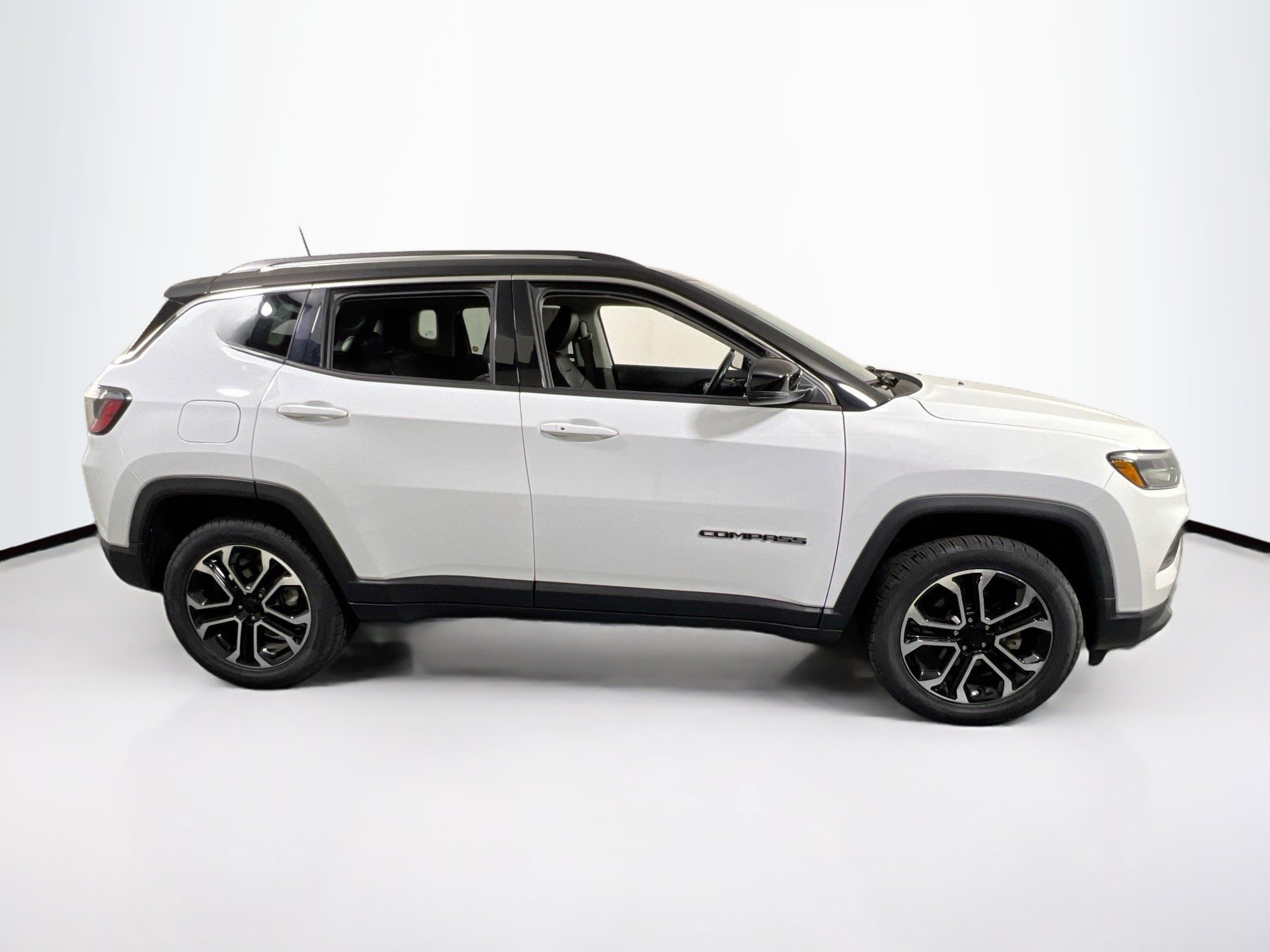 Used 2022 Jeep Compass Limited image 4