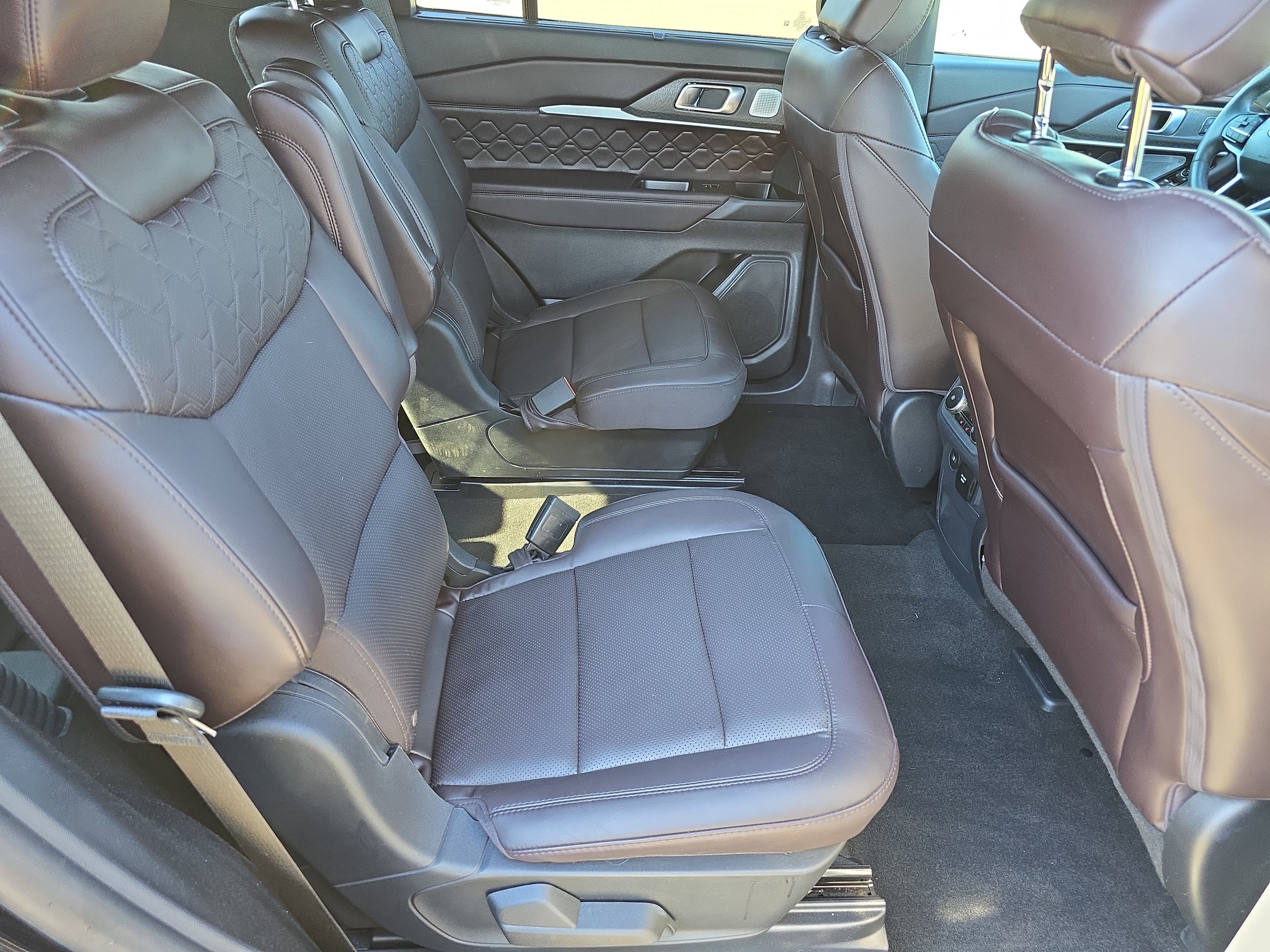 Used 2025 Ford Explorer Platinum w/ Ultimate Package image 10