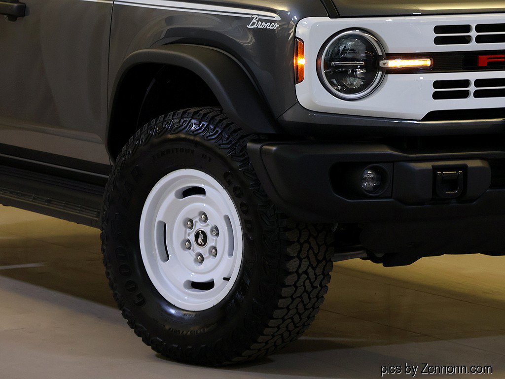Used 2025 Ford Bronco Heritage Edition AWD/4WD image 3