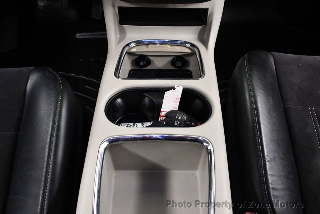 Used 2014 Chrysler Town & Country Touring-L image 26