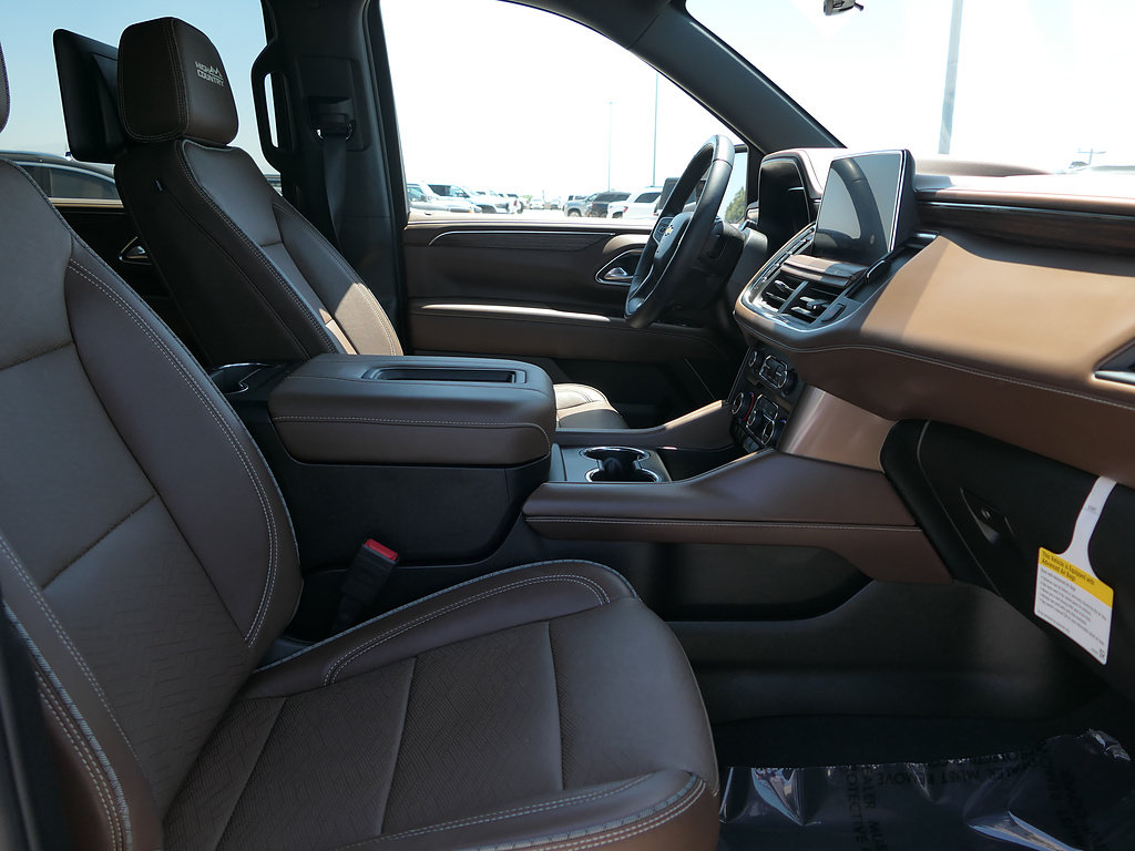 Used 2024 Chevrolet Suburban High Country w/ Advanced Technology Package AWD/4WD image 29