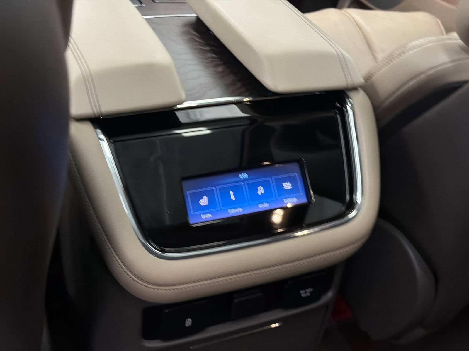 Certified 2024 Lincoln Navigator L Reserve AWD/4WD image 22