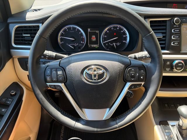 Used 2017 Toyota Highlander XLE AWD/4WD image 31
