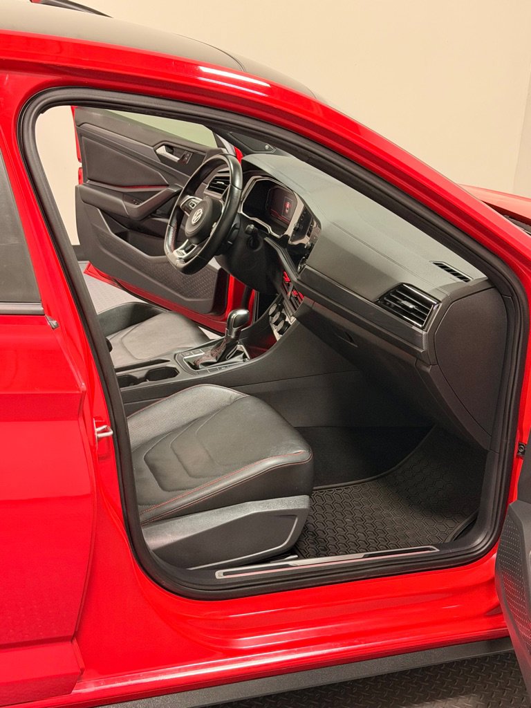 Used 2019 Volkswagen Jetta GLI image 12