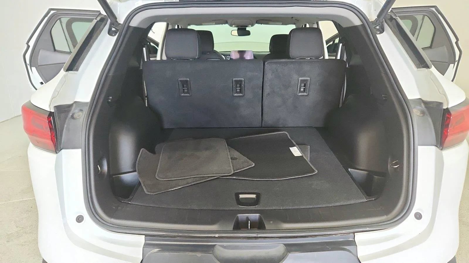 Used 2023 Chevrolet Blazer LT w/ Convenience Package FWD image 35