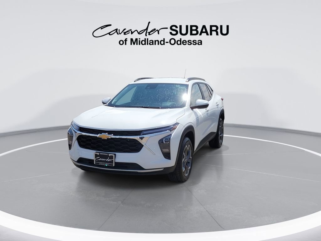 Used 2025 Chevrolet Trax LT FWD image 4