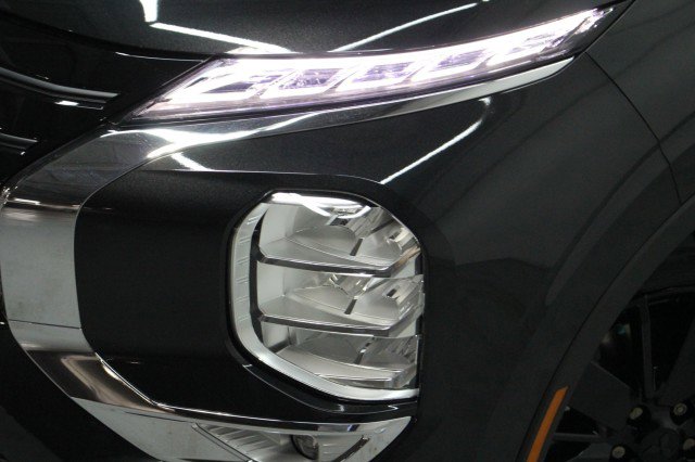 New 2026 Mitsubishi Outlander LE FWD image 2