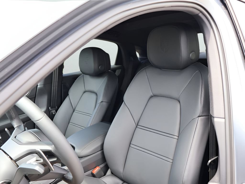 New 2026 Porsche Cayenne Coupe AWD/4WD image 5