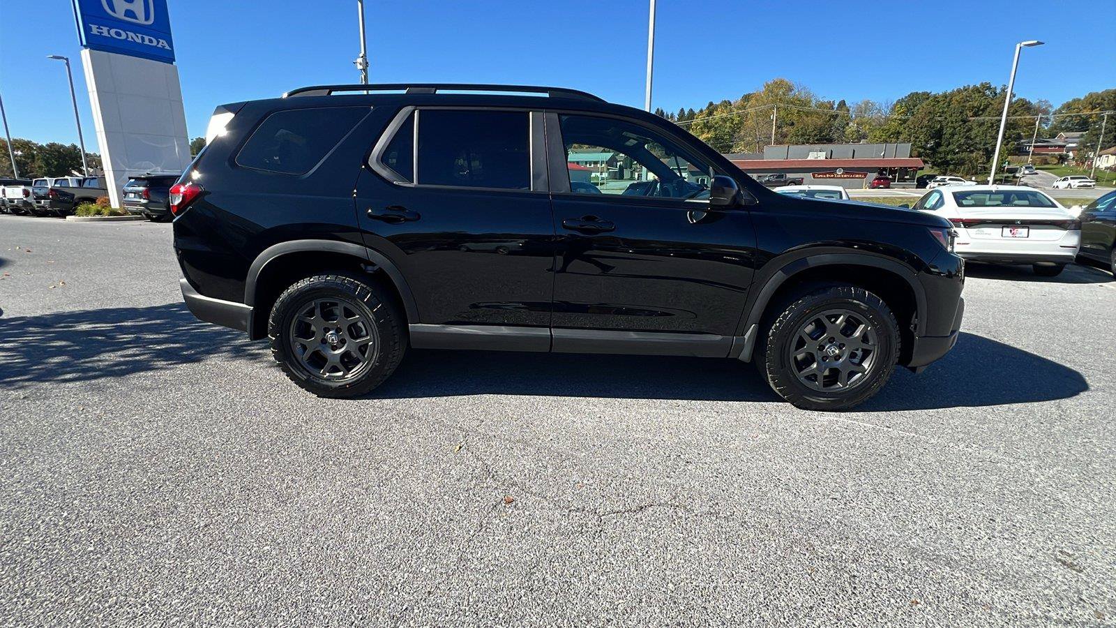 New 2026 Honda Pilot TrailSport image 3