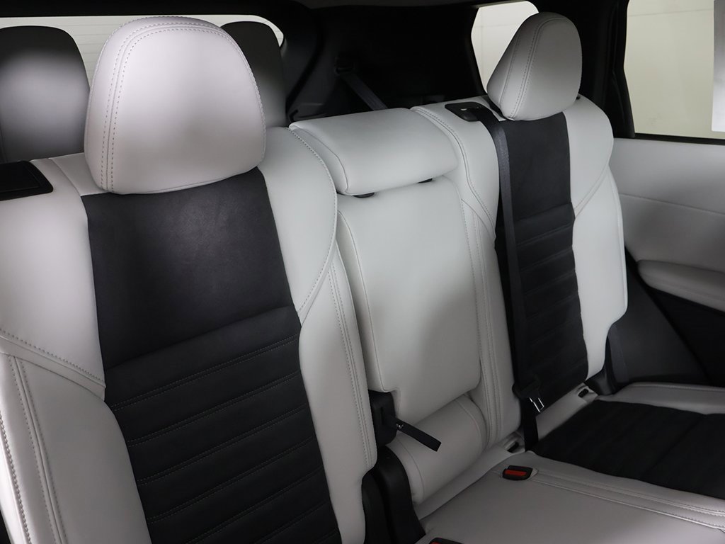 New 2025 Mitsubishi Outlander SE image 38