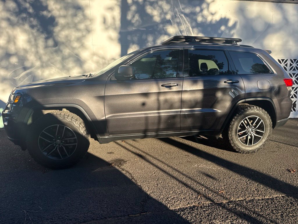 Used 2017 Jeep Grand Cherokee Trailhawk AWD/4WD image 2