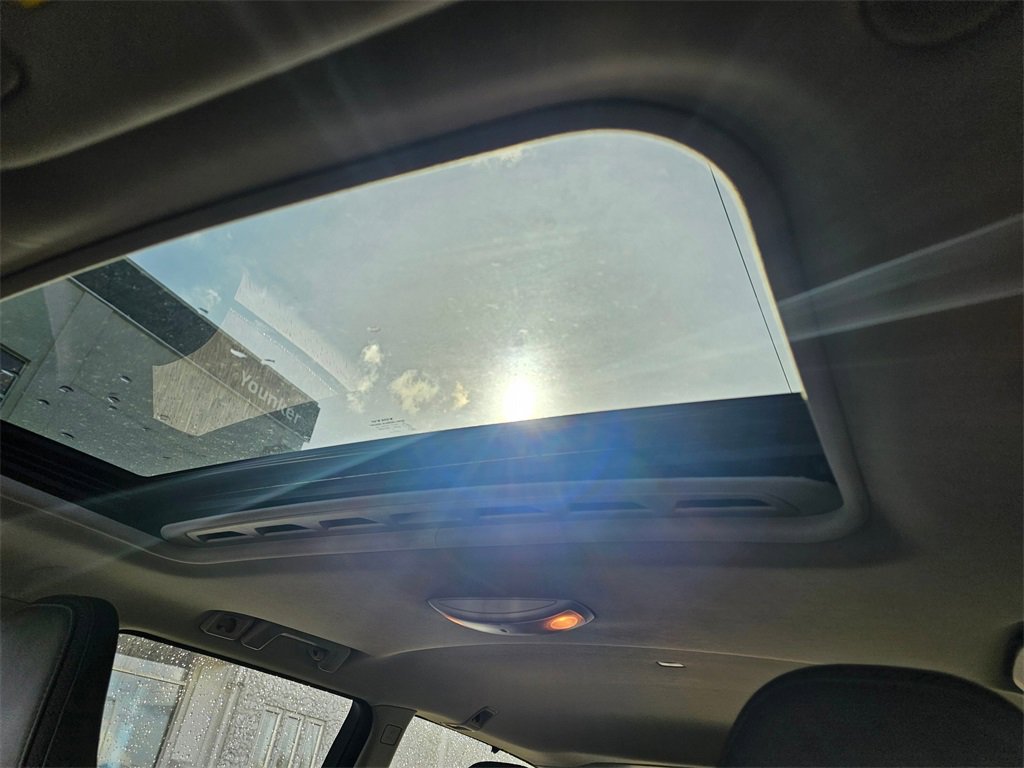 Used 2016 Volvo XC70 T5 Premier w/ Proximity Package image 17