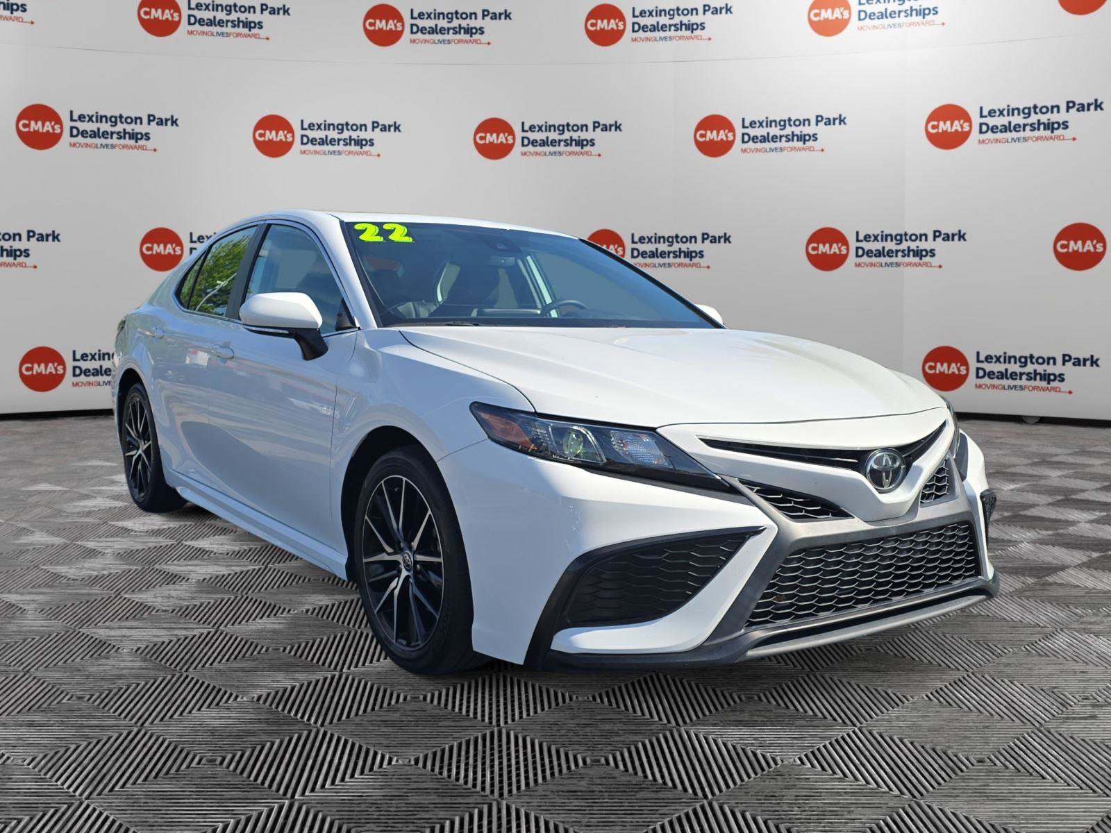 Used 2022 Toyota Camry SE w/ Audio Upgrade Package FWD image 1