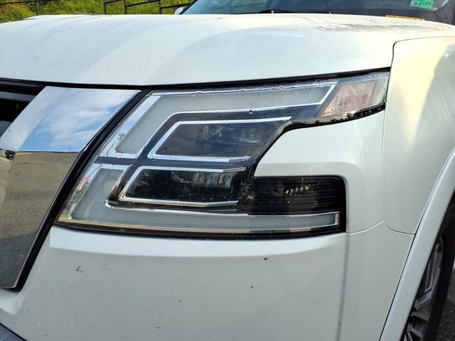 Used 2022 Nissan Armada SL AWD/4WD image 3