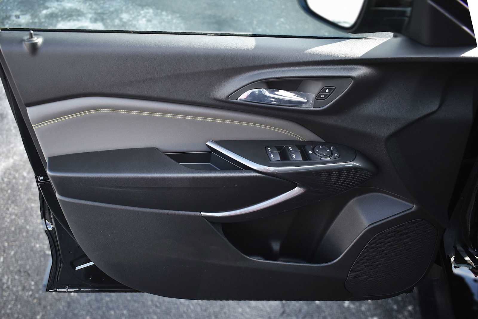 New 2026 Chevrolet Trax ACTIV w/ Sunroof Package image 25