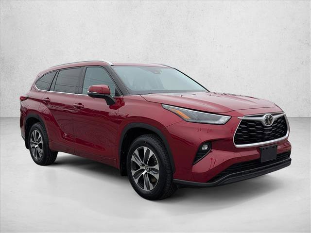 Used 2022 Toyota Highlander XLE image 3