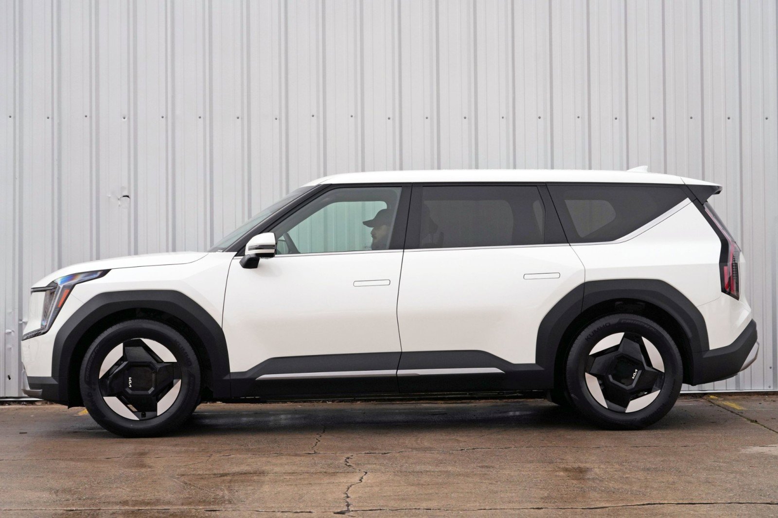 Used 2024 Kia EV9 Light Long Range image 8