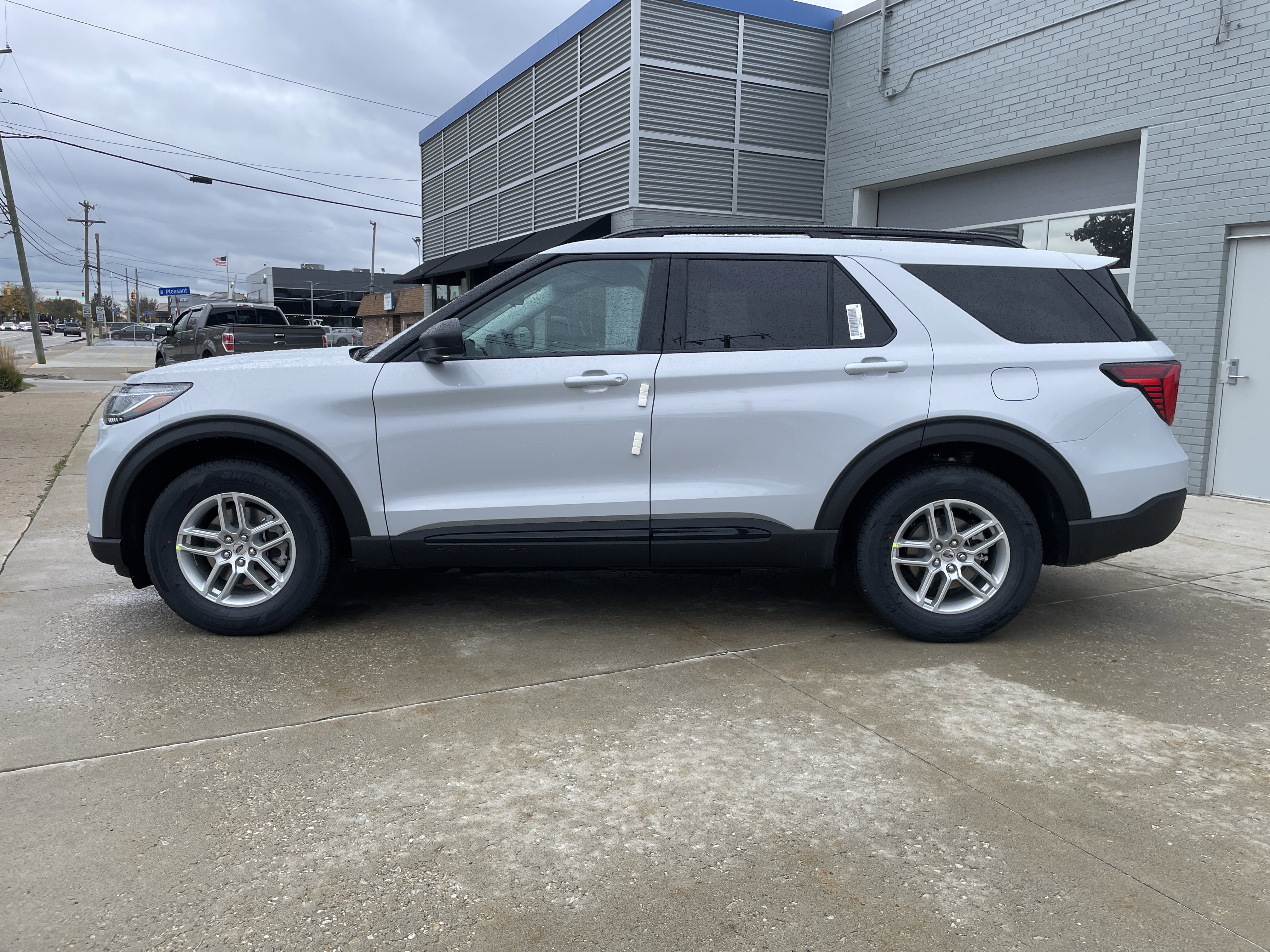 New 2026 Ford Explorer Active image 7