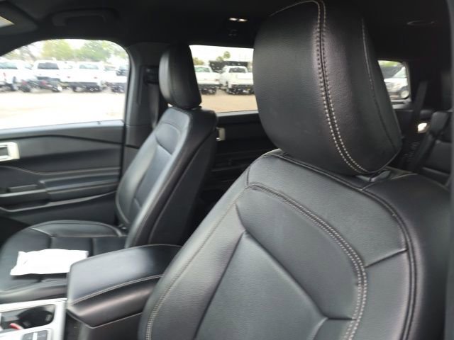 Used 2020 Ford Explorer XLT w/ Equipment Group 202A image 8