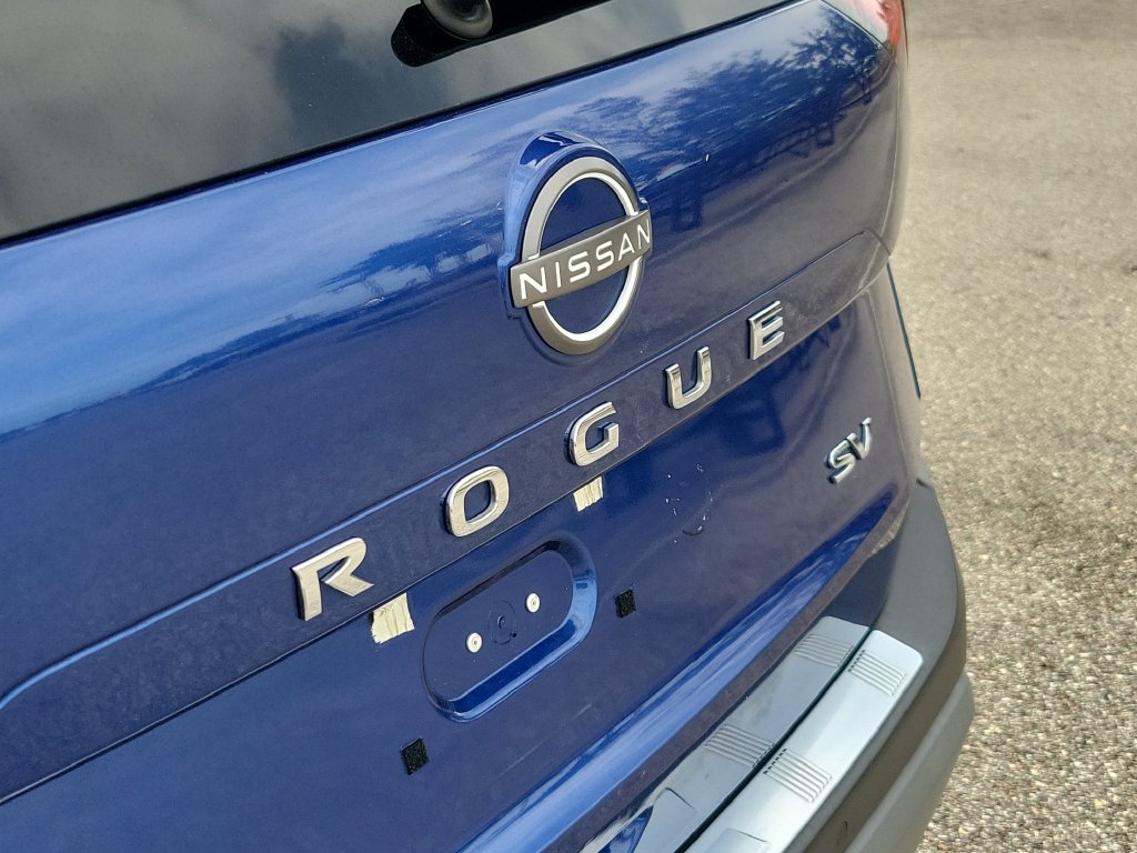 Used 2023 Nissan Rogue SV FWD image 6