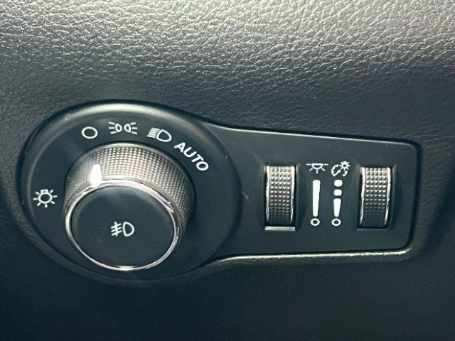 Used 2023 Jeep Compass Altitude AWD/4WD image 31