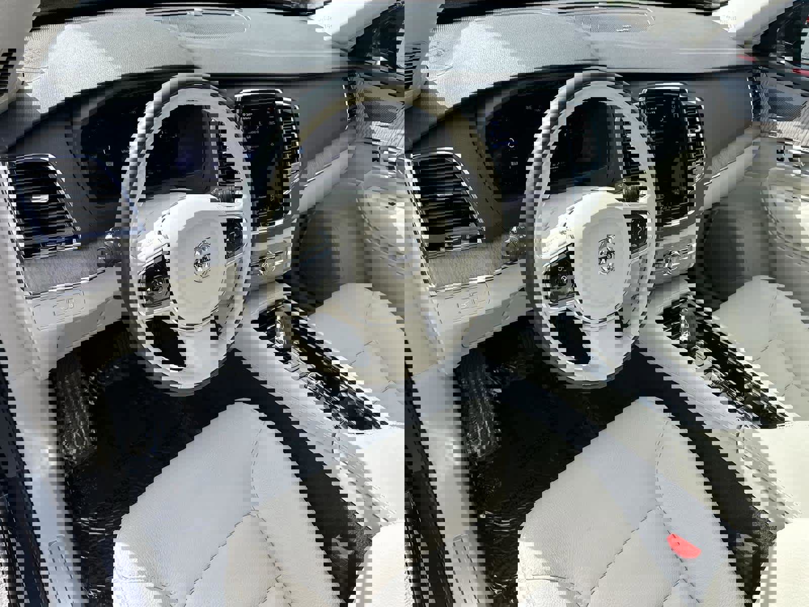 Used 2023 Volvo XC90 T8 Plus image 2