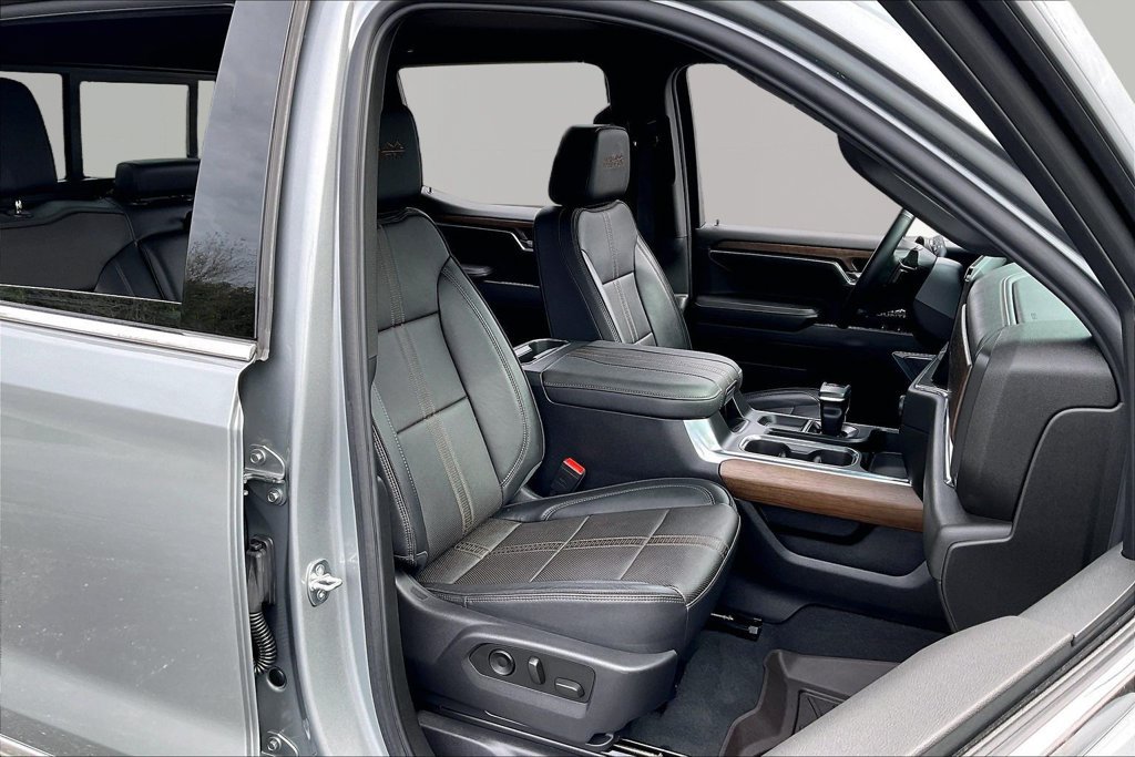 Used 2023 Chevrolet Silverado 1500 High Country w/ Technology Package AWD/4WD image 33