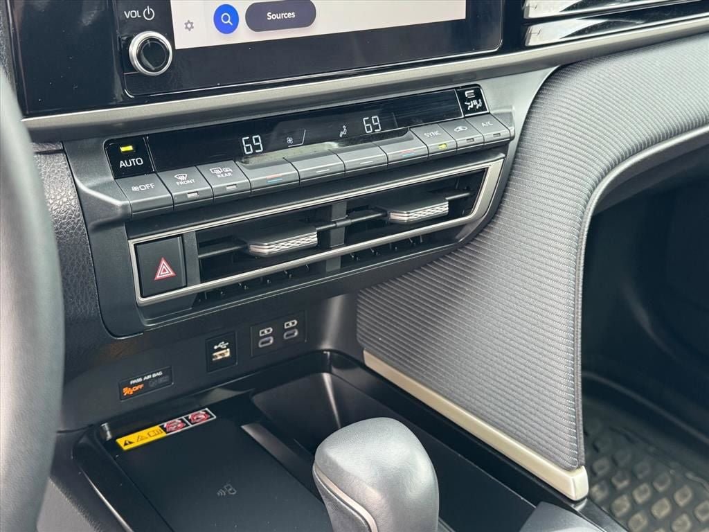 Certified 2025 Toyota Camry SE AWD/4WD image 25