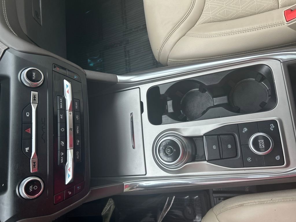 Used 2020 Ford Explorer Platinum w/ Premium Technology Package image 14